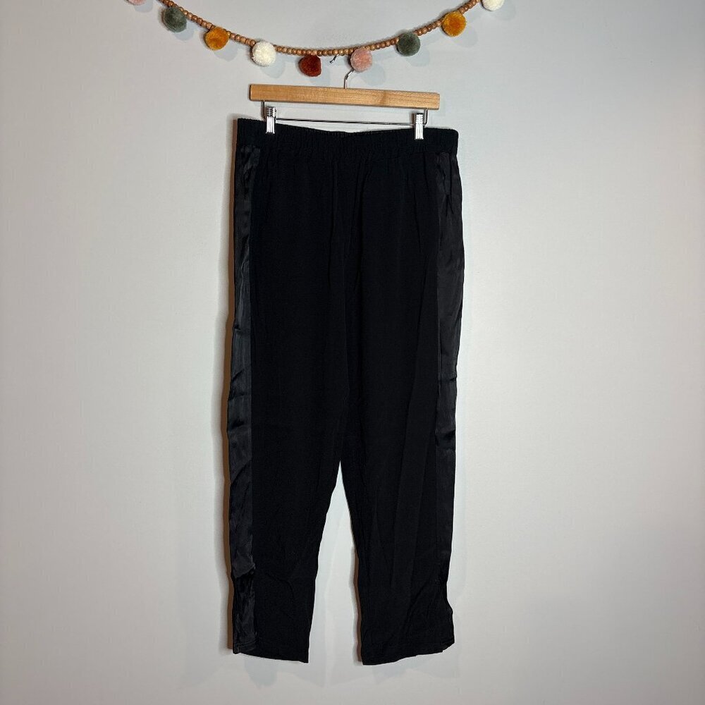 Universal Standard black pull on side panel casual pants